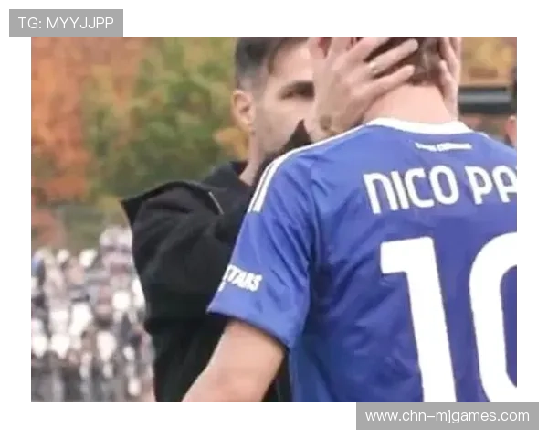 法布雷加斯场边激情指挥，科莫战术纪律获赞